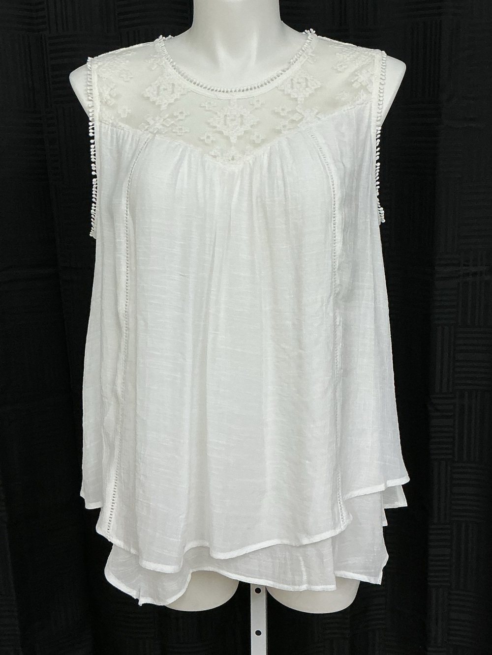 new directions Curvy White Lace Embroidered Sleeveless Top 1X